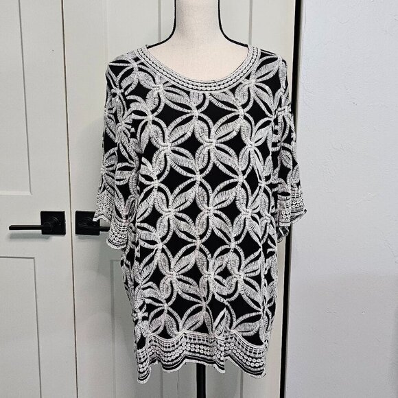 Solitaire Black & White Embellished Top - A True Showstopper! Size 1X - Picture 2 of 7